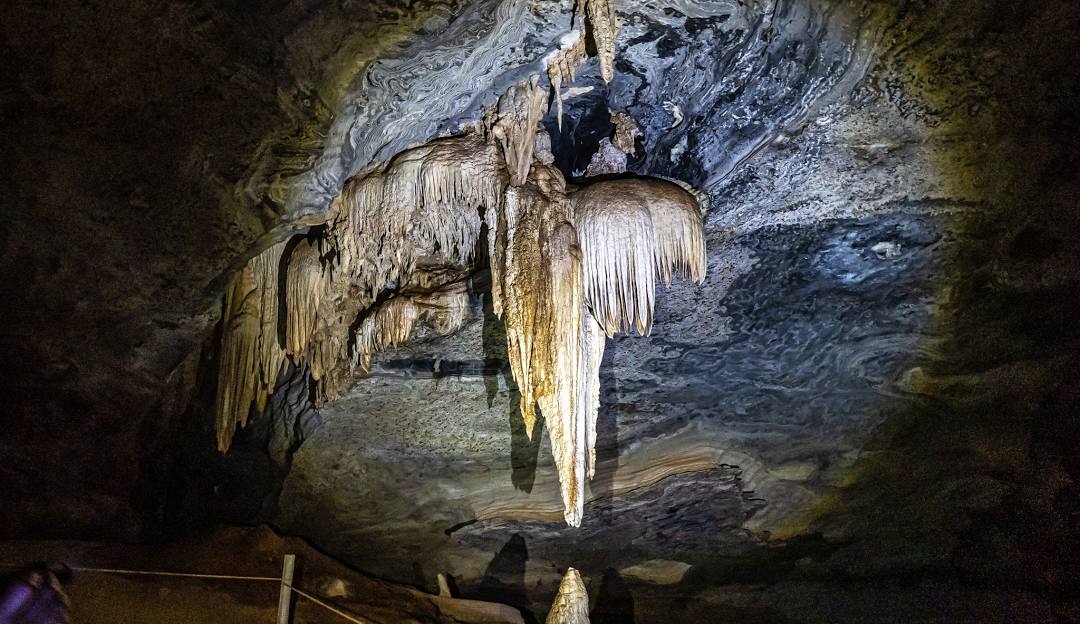O Que Está Escondido na Gruta da Lapa Doce? Venha Descobrir o Segredo da Chapada Diamantina!